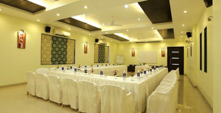 Le Royale Hotel Dadra Exterior photo