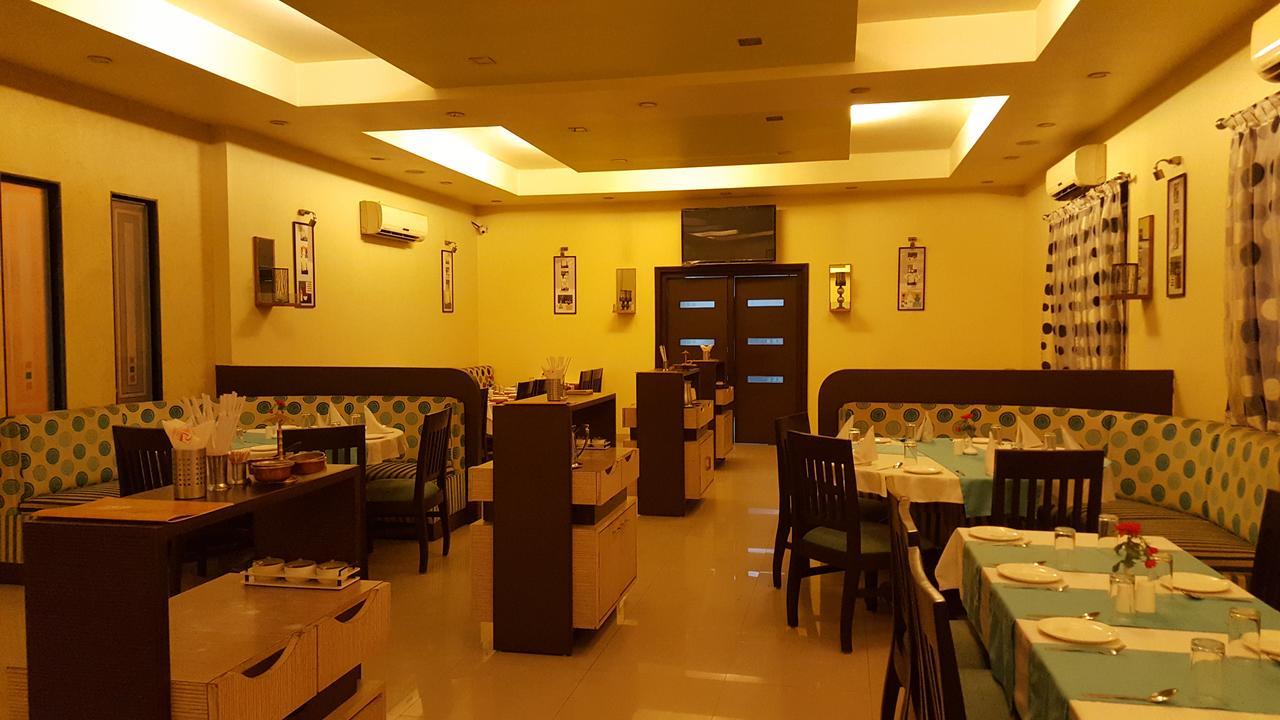 Le Royale Hotel Dadra Exterior photo