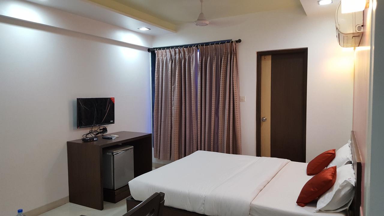 Le Royale Hotel Dadra Exterior photo